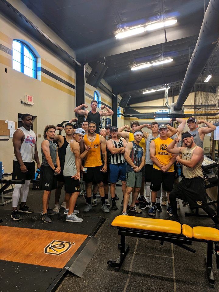 It’s Flex Friday once again! Sleeves optional #BackTheAxe ⛏⛏⛏
