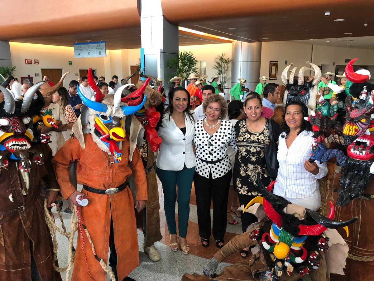 Expo Mundo Imperial (@expoimperial) on Twitter photo Hoy se realiza el lanzamiento de "La Galería Rodante" de <a href="/estrella_de_oro/">Estrella de Oro</a>.
¡Bienvenidos a Expo Mundo Imperial!
#RivieraDiamante Hoy se realiza el lanzamiento de "La Galería Rodante" de <a href="/estrella_de_oro/">Estrella de Oro</a>.
¡Bienvenidos a Expo Mundo Imperial!
#RivieraDiamante