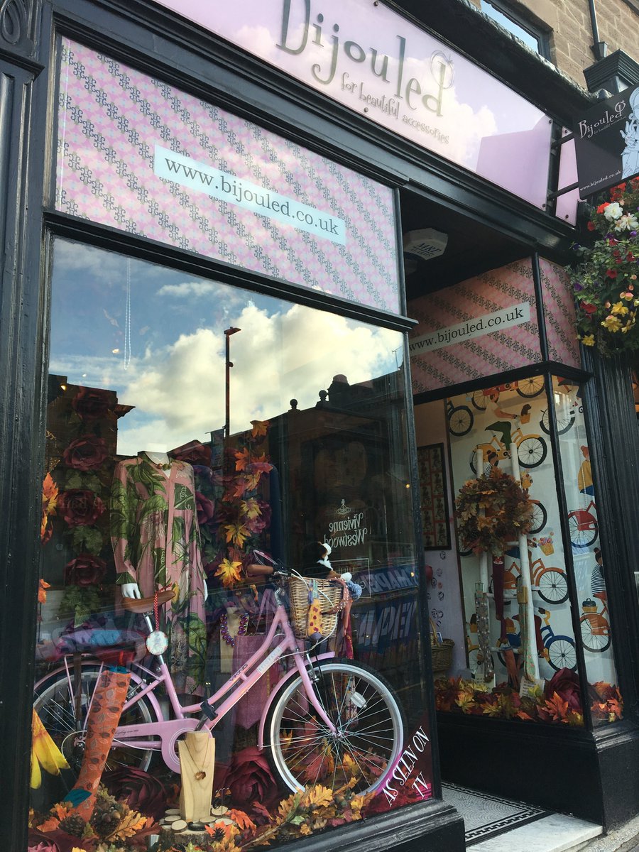VisitHarrogate's tweet photo. We've got a World Championship weekend coming up in #Harrogate. So enjoy the #cycling action but make sure you take time to explore. We have many great independent shops, cafes, restaurants &amp; bars who would all love to see you! https://t.co/ZPbIQvySV0 #harrogatewelcomestheworld https://t.co/MoooMje5cI