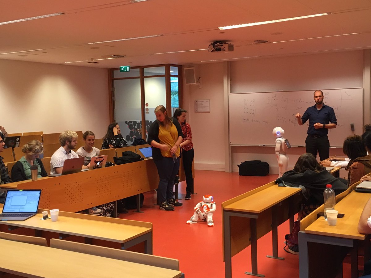 HMIutwente's tweet image. Friday afternoon students of the course Foundations in Interaction Technology @utwenteEN are showing their behaviors designed on the Nao and Pepper robots! With @BSchadenberg @RandyKlaassen @khiettruong #interactiontechnology #humanmediainteraction