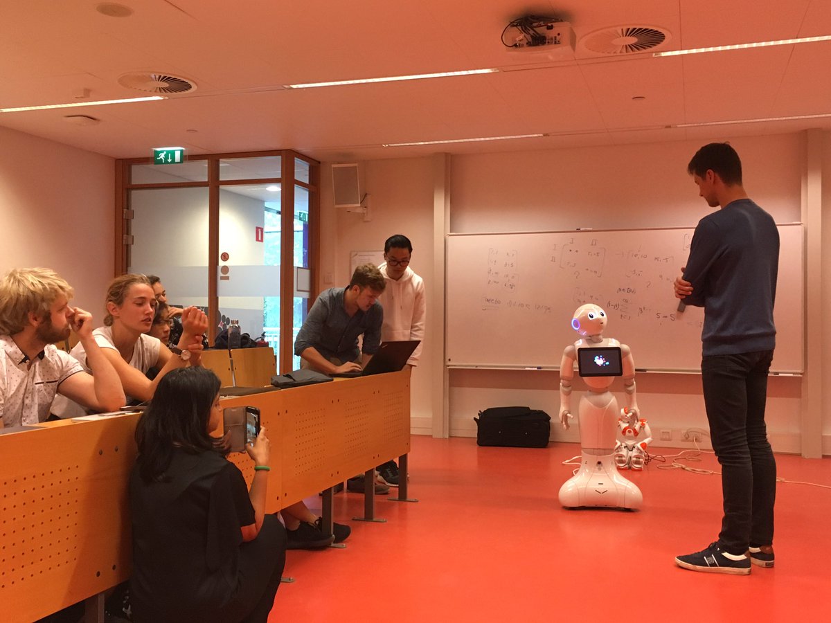 HMIutwente's tweet image. Friday afternoon students of the course Foundations in Interaction Technology @utwenteEN are showing their behaviors designed on the Nao and Pepper robots! With @BSchadenberg @RandyKlaassen @khiettruong #interactiontechnology #humanmediainteraction