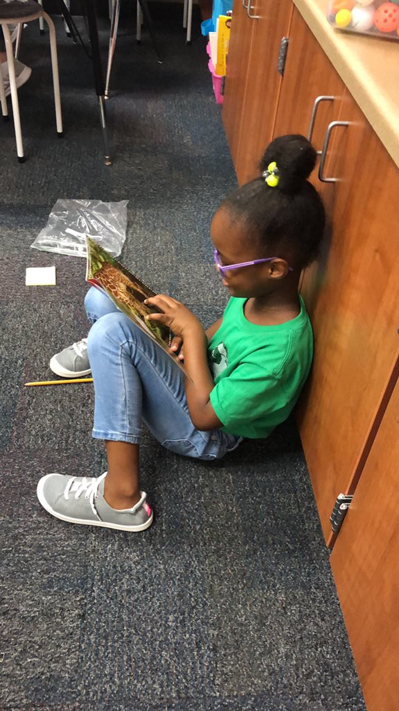 glenlochgators's tweet photo. 1st grade loves reading! #hebreads #txreadin https://t.co/2Hd1ocQ2XP