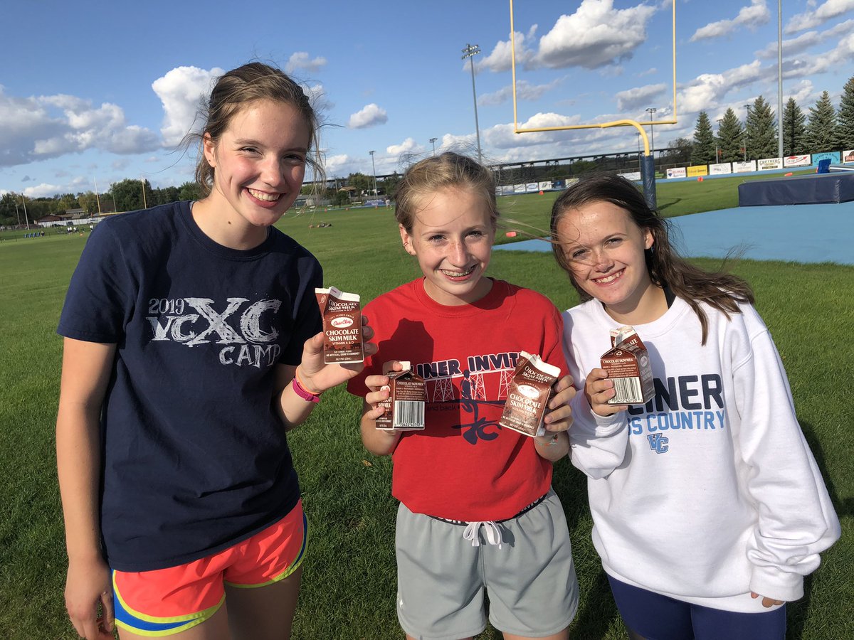 VCFUTP60's tweet photo. Fueling up after an intense Cross Country practice on National Chocolate Milk Day. @MidwestDairy @HiLinerBooster @HiLiners @FUTP60 https://t.co/9T8NITnqsb