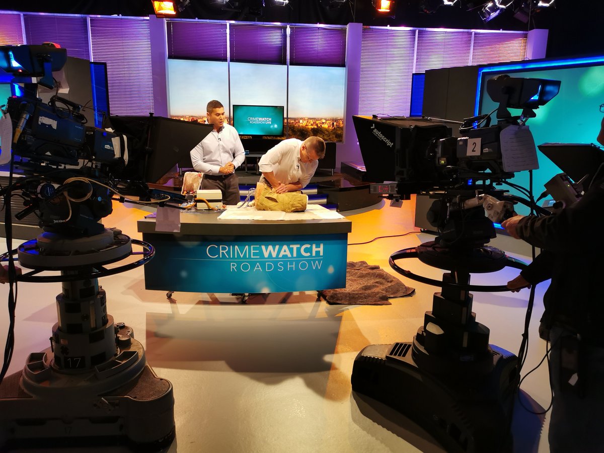 Promoting the citizenAID message on the Crimewatch Roadshow Live yesterday.

A big thank you to the production team for this opportunity to demonstrate some simple techniques - 4 words, zip, hip, middle, lean!
<a href="/ThecitizenAID/">citizenAID</a> <a href="/SwanseabayNHS/">Swansea Bay NHS</a> @SwanseaMedicine