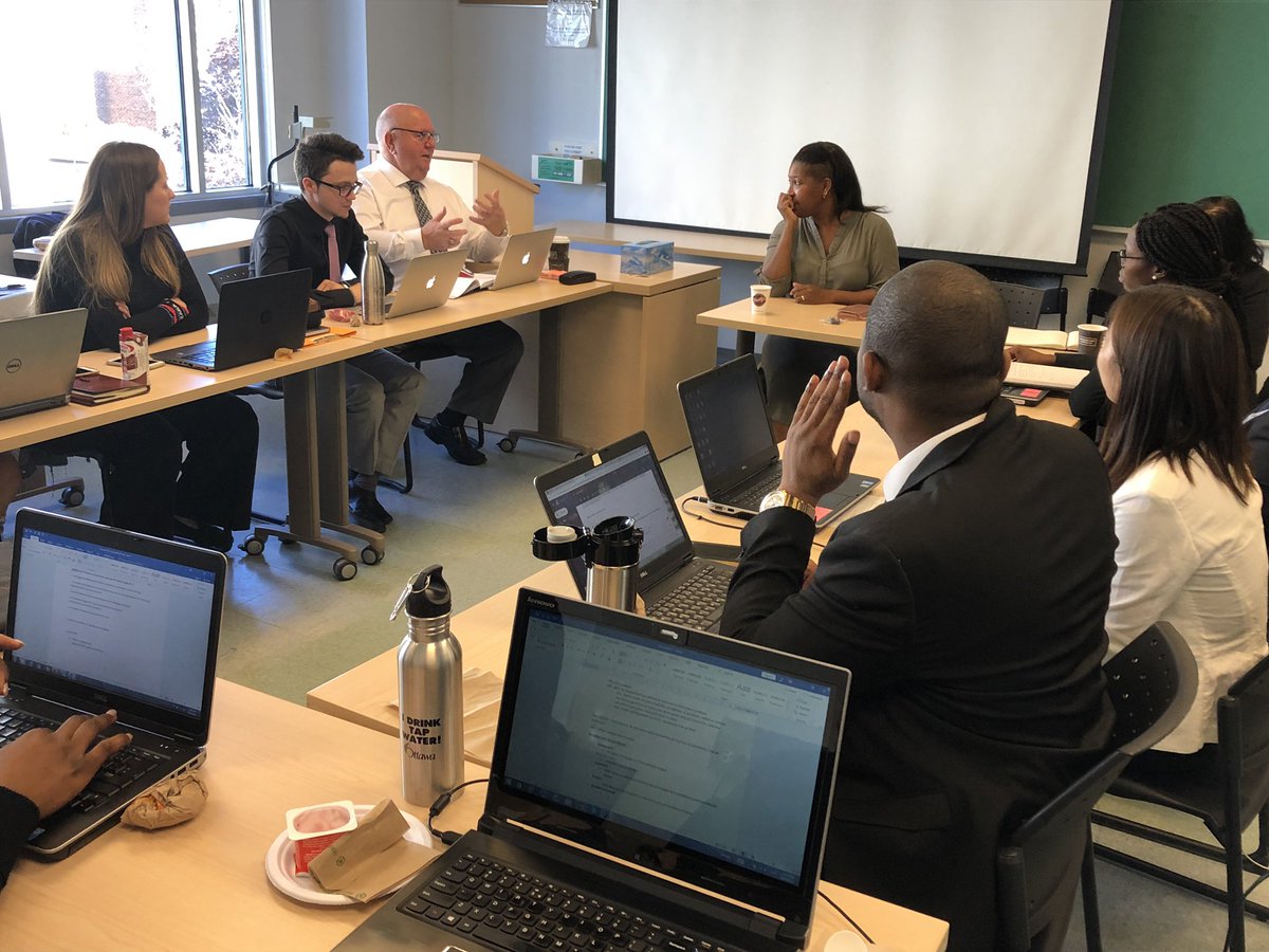 PPD_uOttawa's tweet photo. Ce matin nous parlons des enjeux reliés aux personnes autoreprésentées avec Harley D’août de @ajefo_justice et Dayna Cornwall de @SRLN15. Leurs présentations aideront les candidats du @PPD_uOttawa  dans leur projet d’accès à la justice « PITCH » piloté par @AlexandreDsy https://t.co/J7MAm4uupy