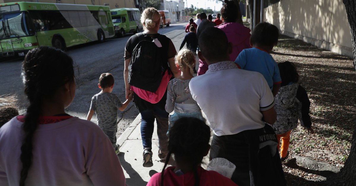 herjusticenyc's tweet image. USCIS officials are planning to change all references of the term "foreign national" to "alien" in the agency’s policy manual. Immigration advocates say this is offensive, outdated and perpetuates anti-immigrant sentiment. #immigrantsmakeAmerica ow.ly/St7B50wtr8C