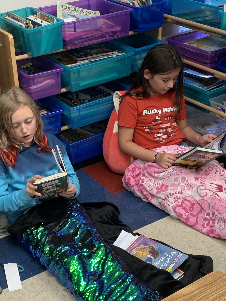 ShannonHusky's tweet photo. Huebner Huskies LOVE 💕 reading! #HEBread3 #txreadin @HuebnerLibrary @darynpolanco @happytobeahusky #RootEdHuebner https://t.co/0dLSk34MxI