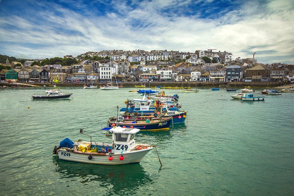 Middle Deck offers a seaside retreat in #StIves &amp; is available from the following dates:
W/c - 5th Oct 
W/c - 26th Oct
W/c - 2nd Nov
W/c - 9th Nov
W/c - 16th Nov
W/c - 23rd Nov
W/c - 30th Nov
🛏️ Sleeps 1-4
theholidaycottages.co.uk/Cornwall/14172
#Cornwall #Coast #LateAvailability #LastMinute