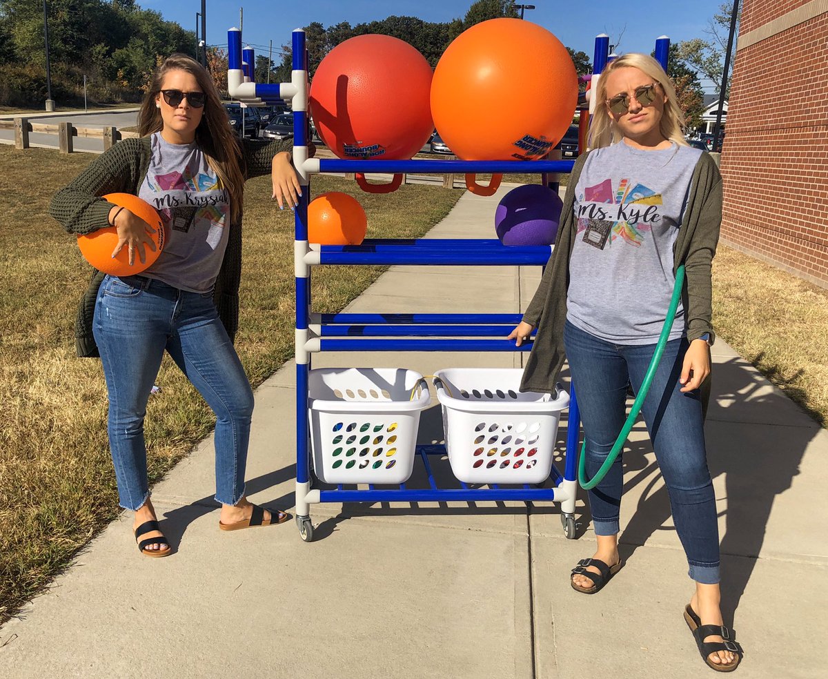 MsKrysiak31's tweet photo. Time to take on recess duty! #AACPSawesome #recessduty #teacherfriend #thirdgrade #KrysiakandKyleteach3 https://t.co/RdEezqpejf
