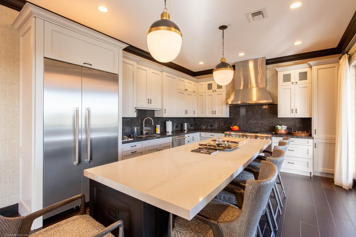 Exclusive #equestrian property encompassing 4 acres with a pristine 20-stall horse barn. This home was made for the next Triple Crown champion. bit.ly/2lDNnzt #EVAmericas