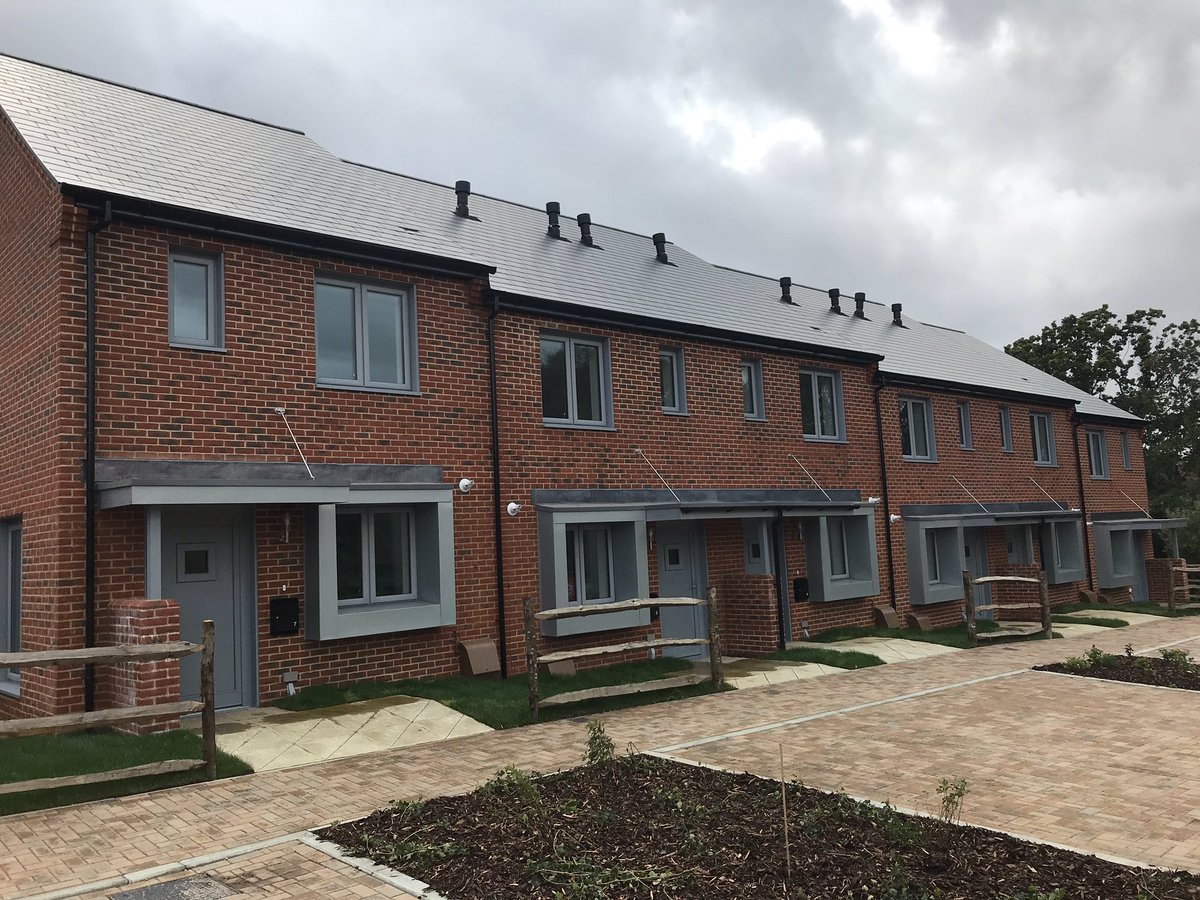 RossBryant19's tweet image. Today we completed on 6 x passivhaus houses for shared ownership in West End. Great effort by the project team  @RadianHomes #TeamRadian @DrewSmith_Homes