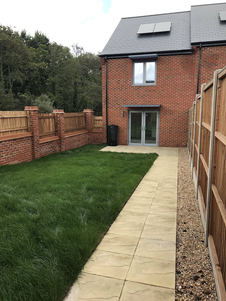 RossBryant19's tweet image. Today we completed on 6 x passivhaus houses for shared ownership in West End. Great effort by the project team  @RadianHomes #TeamRadian @DrewSmith_Homes