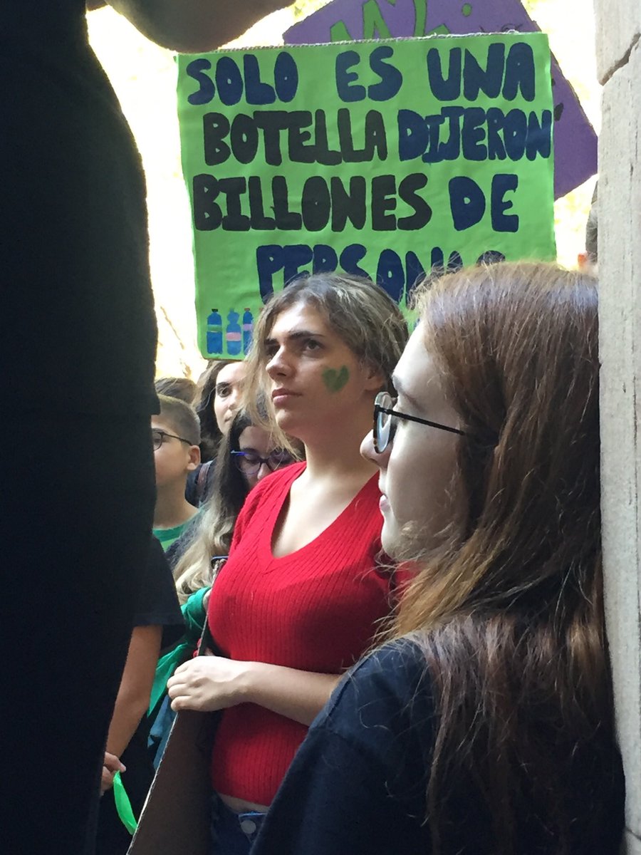 lazebraroja's tweet photo. Hoy en Albacete han gritado “Ni un  grado más ni una especie menos”. En nombre de todas las cebras, gracias x acordaros de quienes no destrozan el planeta #FrydaysForFuture #EmergenciaClimatica27S #HuelgaMundialPorElClima @AbFridays #Albacete https://t.co/29i3dymT7q