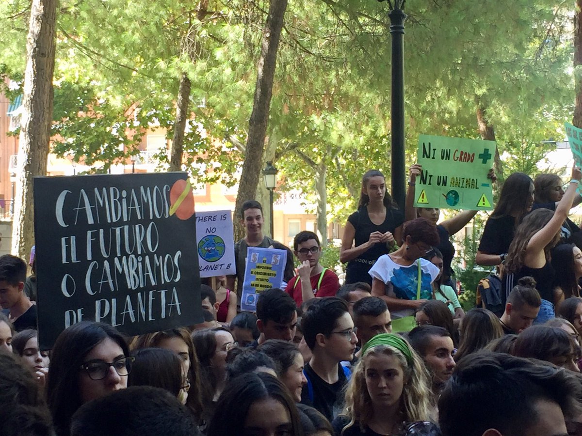 lazebraroja's tweet photo. Hoy en Albacete han gritado “Ni un  grado más ni una especie menos”. En nombre de todas las cebras, gracias x acordaros de quienes no destrozan el planeta #FrydaysForFuture #EmergenciaClimatica27S #HuelgaMundialPorElClima @AbFridays #Albacete https://t.co/29i3dymT7q