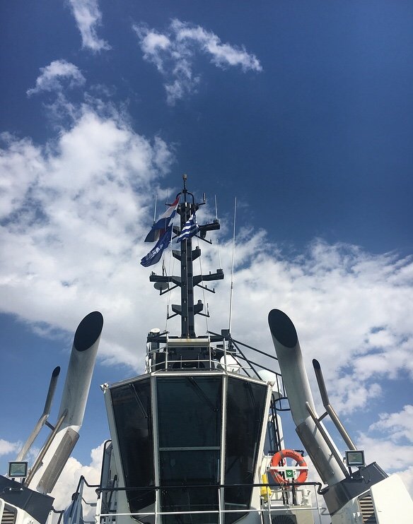 HELLENICSHIP's tweet photo. We had the pleasure today to attend the demonstration of the new Azimuth Stern Drive #Tug ASD 2811 “Pioneer” at #Port of Piraeus!
Thank you to @damen and the Hellenic Tug Owners Association for the invite. #tugboat #towage #funatsea #maritime https://t.co/eidPyYqd6Z