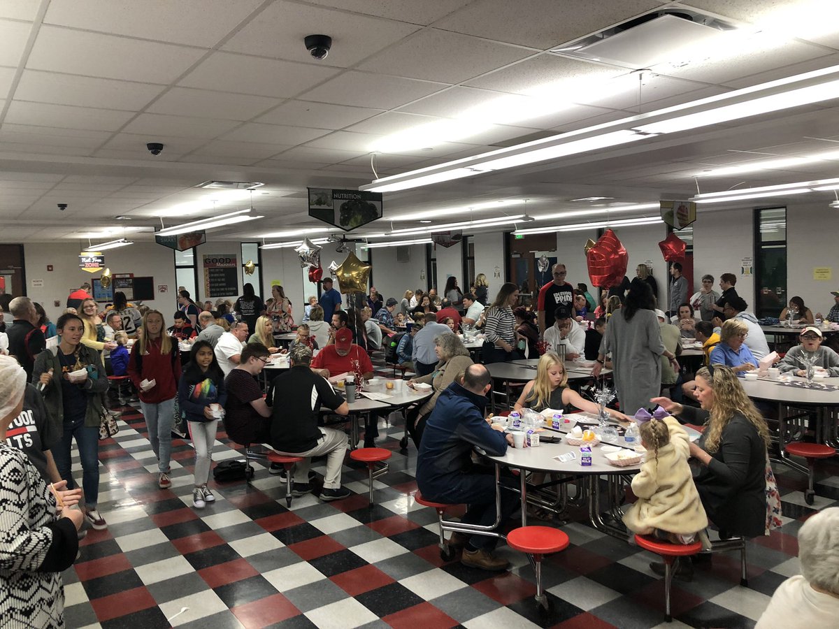 What a great morning! Huge shoutout to <a href="/GayleEJHS/">Gayle Morris</a> and her team for prepping for 200+ people this morning. We had the opportunity to invite some EJHS families to celebrate a successful start to the school year. #EdgewoodProud