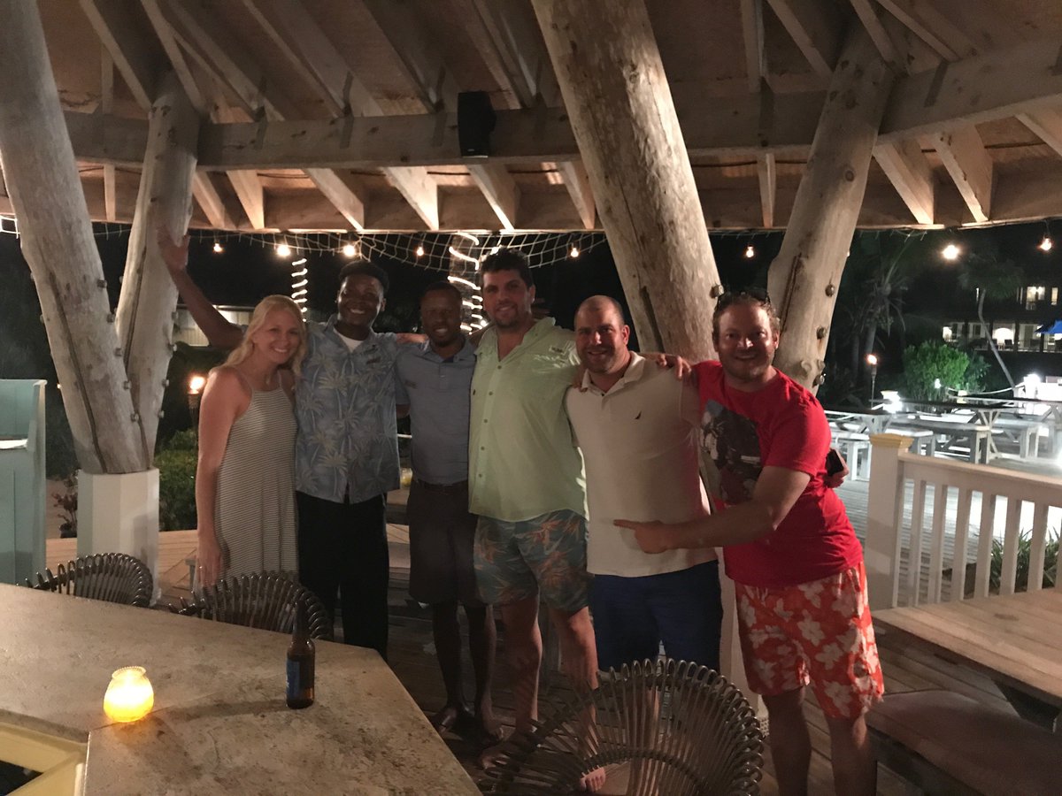 Friends, the Bahamas still needs help &amp; will for a long time. It's a gorgeous place with the best kind of people. Thinking still of my boy Max &amp; the many others down there who are going through an incredibly difficult time.

Donate here. Help. Thank you: gofundme.com/f/abacodorianr…