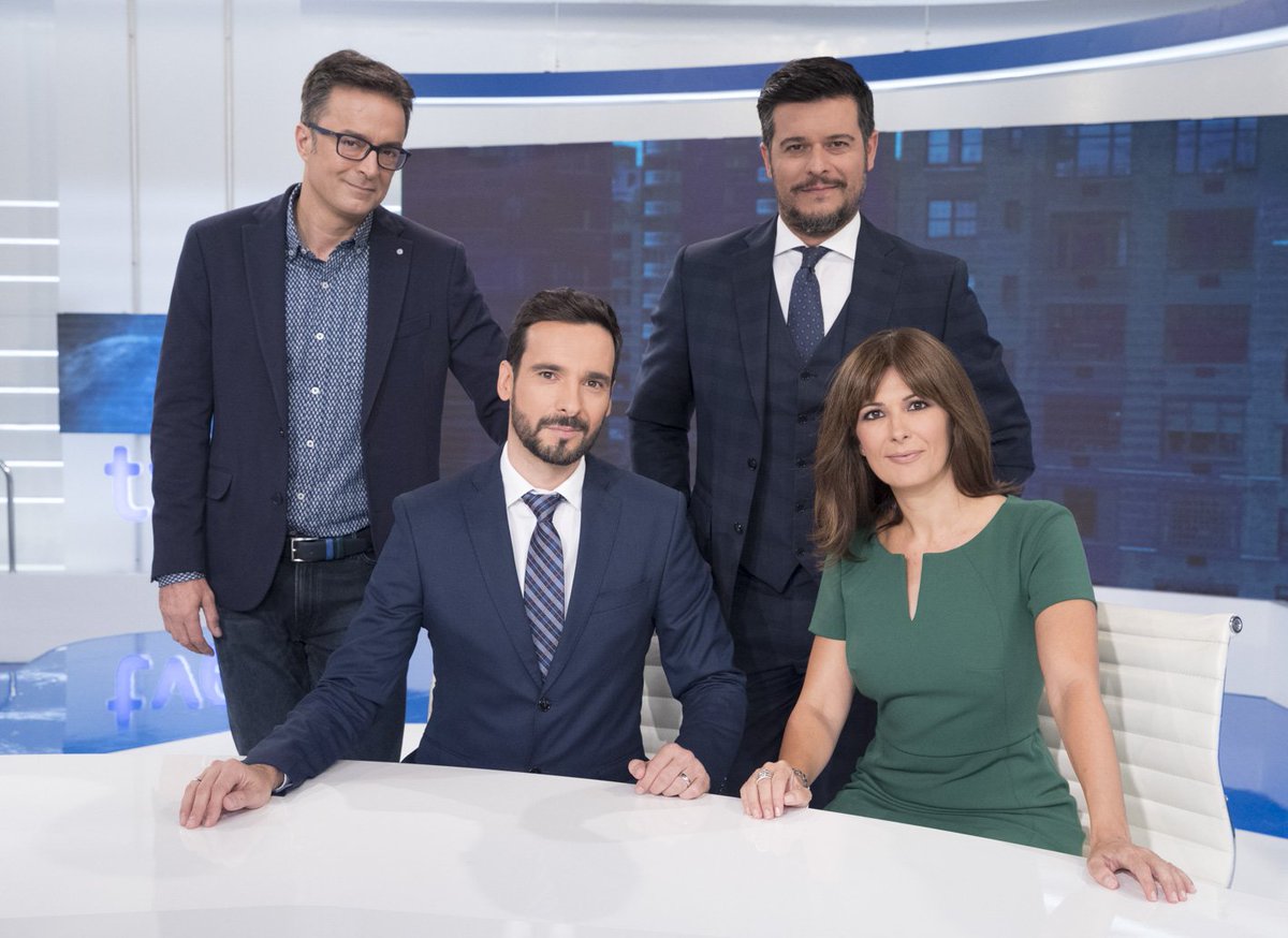 telediario_tve's tweet photo. Empieza el #TD1FS del domingo presentado por Lluis Guilera y Lara Siscar, Marcos López en los deportes y @mbarreiro_tve en la información meteorológica
📺 En https://t.co/CpUM142fUV https://t.co/lVbAsS3sQQ