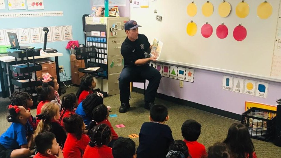 HSICtigers's tweet photo. Carrollton Firefighters inspire the love of books by reading to our students in celebration of #CharacterDay!
#CarrolltonFire #FirstResponders #HarmonyCares
@CarrolltonTX https://t.co/uPR2FVmTEI