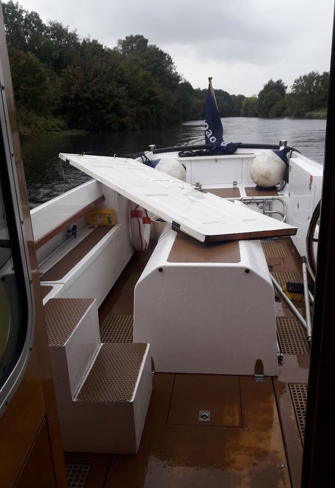 Today we received a report that there were two doors floating down the river near Thorpe. We had a window of opportunity to retrieve them but it all hinged on the high tide. Thankfully, our Rangers were able to get a handle on the situation and it was an 'open and shut' case!