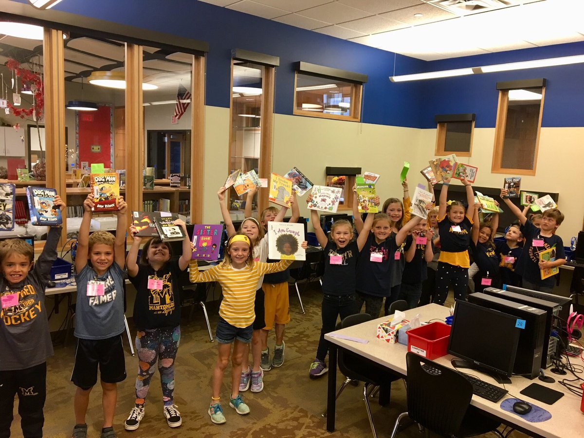 MediaWildwood's tweet photo. Homecoming spirit is alive and well at Wildwood!💙💛 #WeAre832 https://t.co/ASUya836Dj