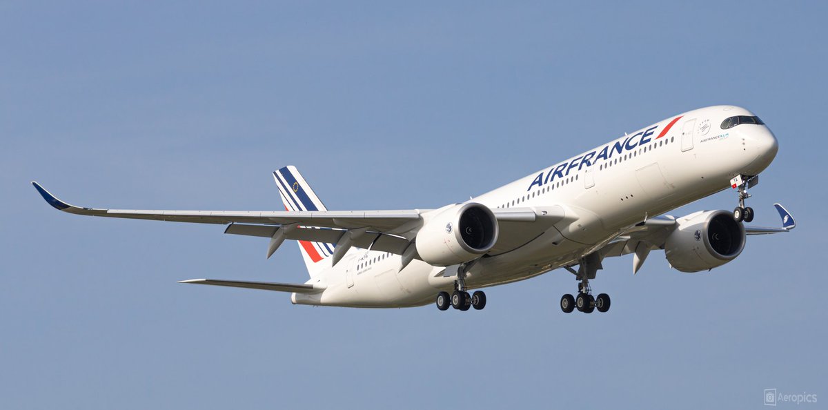 OlivierHoarau's tweet photo. π«π·π«π· The first #airbus #A350 for @airfrance is now delivered βοΈβοΈ what a beauty ππ
#AvGeek #AF350 #airFrance #cdg #toulouse #fhtya https://t.co/rekbtGIPJm