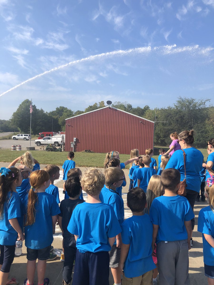 khrystenrae's tweet photo. We had such a good time at the fire station today! Thank you Culleoka Fire department for having us! 🔥 #KindergartenFieldTrip @CulleokaUnit https://t.co/jNwvvPbZEv