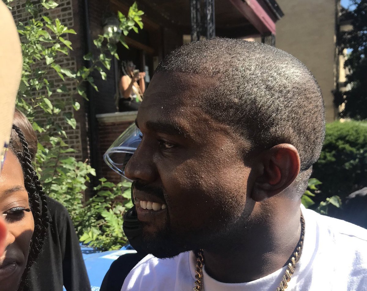 DailyRapFacts's tweet photo. Kanye West's publicist says his new album 'Jesus Is King' will drop tonight at 8PM https://t.co/dqbWw5Sib8
