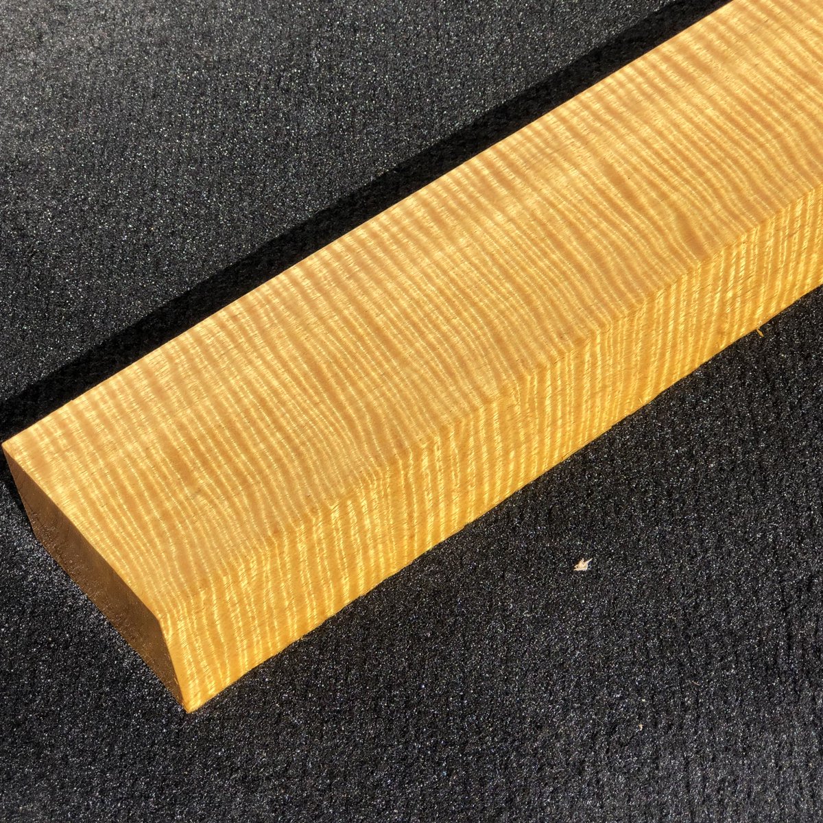 LaRoseGuitars's tweet photo. #1 CURLY MOVINGUI!! Amazing neck Blank! 30” x 4” x 2” riddled with curl and solid! Tap tone rings!! Rich and Lustrous! This stuff is the good wood!! 125$ takes it!! Message me!! #wood #woodworking #movingui #figuredwood #insanefigure #curlymovingui #luthier #acoustic #acoustics https://t.co/0fpTCXeirg