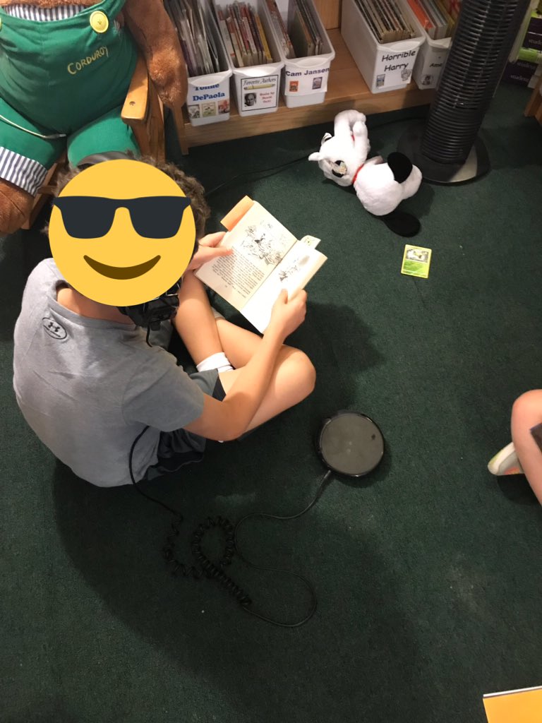 BaldwinReads's tweet photo. Taking it back olβ school with a Disc Man to access Audio text! π€£π @BaldwinBobcats @AustinISD @AISDHumanities @baldwin_library #Baldwinreads #BaldwinStrong #decadeoflearning https://t.co/ch0mJeCQ5U