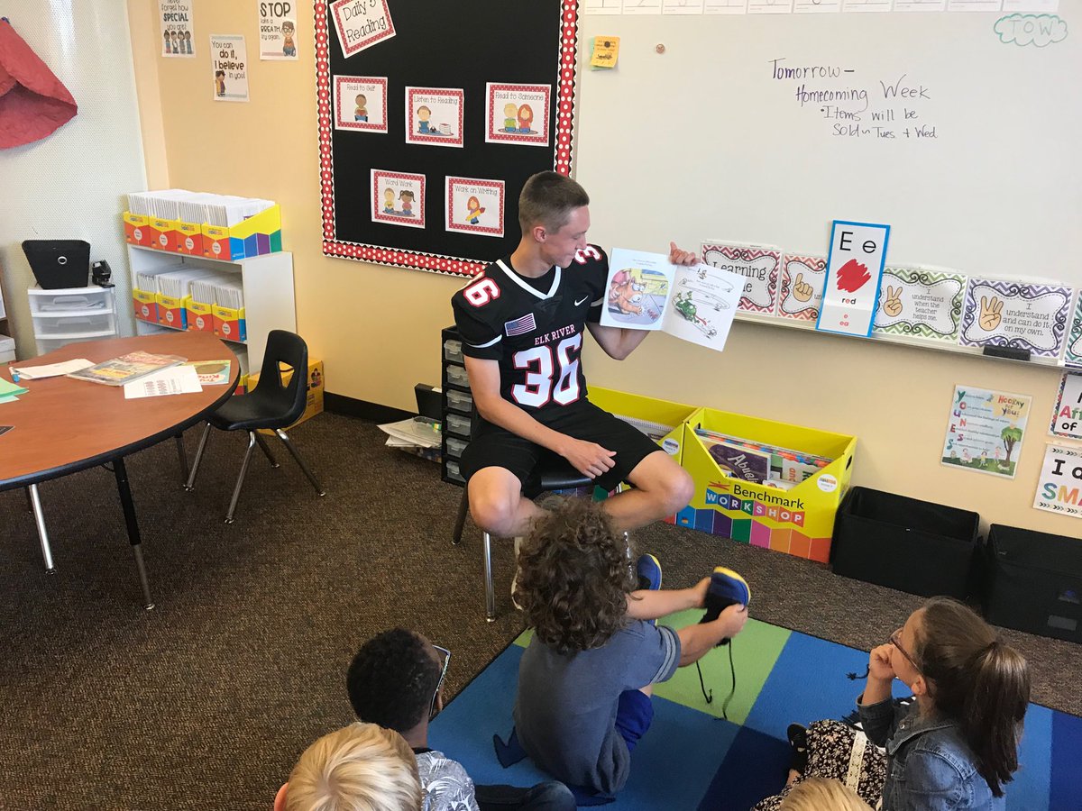 TLESotters's tweet photo. Elk FB players came to read to students https://t.co/XvYVRpqChz