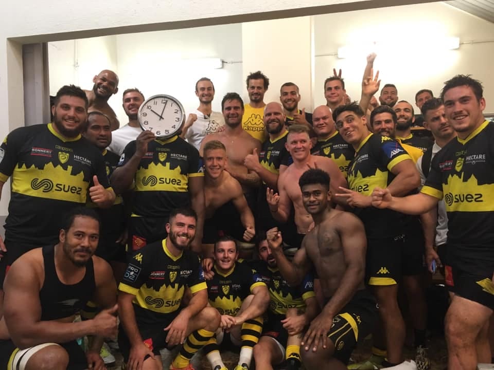 📸 | VICTOIIIIIIIIIIIRE 

La joie dans le vestiaire carcassonnais après ce beau succès à l'extérieur ! 💪

#TeamUSC #VRDRUSC