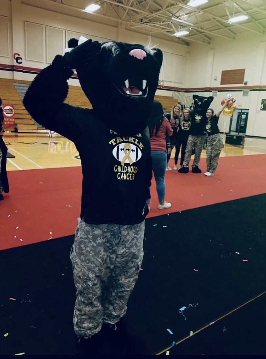 PantherPenelope's tweet photo. Battle of the classes and gold out๐ค๐๐ค๐๐ค๐#ourlayne https://t.co/5uBtrK3w1l
