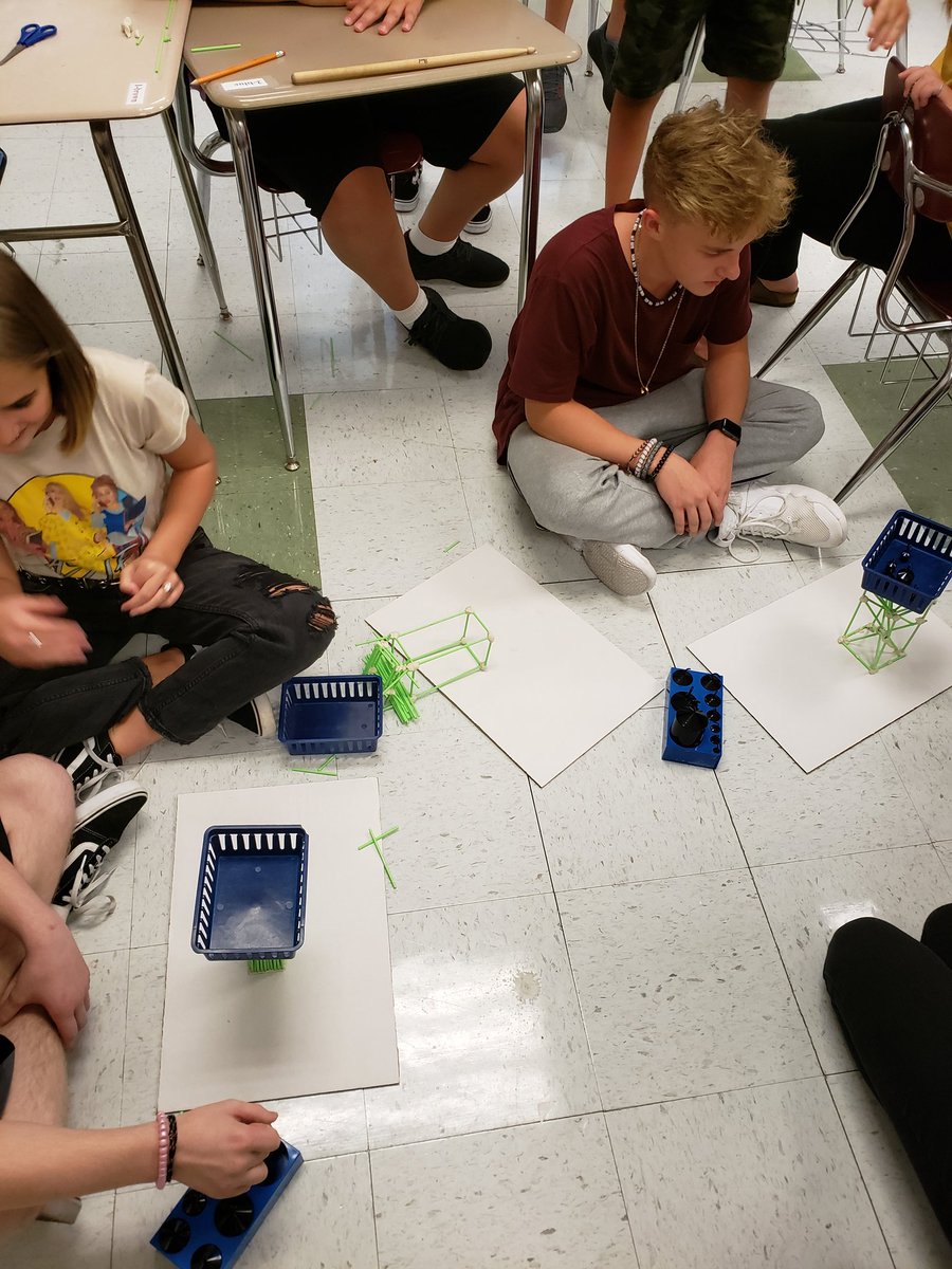 ibscience17's tweet photo. @jcibmiddle the 6th 7th &amp; 8th grade Engineering &amp; Design club started off the year w/a tower building challenge.  Straws &amp; clay held 200g!
#IB_risktakers #IB_thinkers #IB_teamwork #IB_Design @JCIBSchool @lightseer @amykfmurphy @JEFCOED https://t.co/JfyhPu56fS