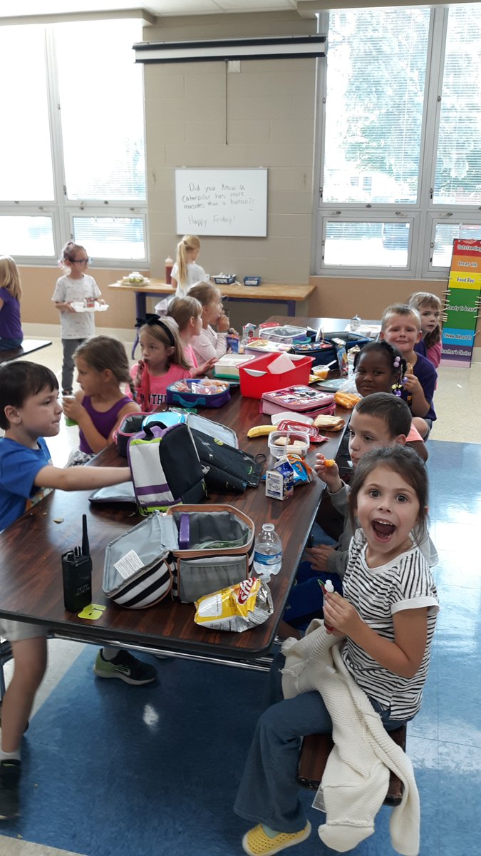 BettejeanHulbi1's tweet photo. First Free Friday!! #nooneeatsalone#kindergarten https://t.co/jPuDsnYVnd