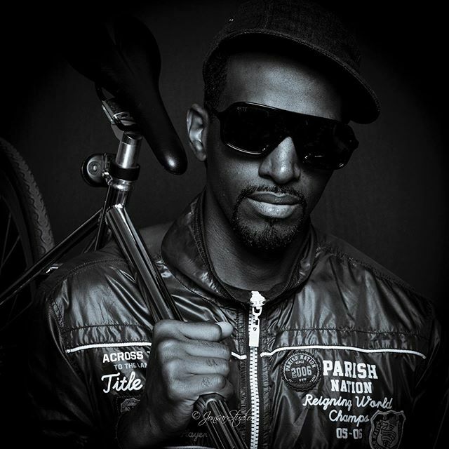 JonsarStudios's tweet photo. Awhile back in the studio with @j_ivy .
.
.
#fixie #bike #fixed 
#studiosession #portraitphotographer #nycheadshots #portraitsareimportant #artiststudio #nycphotographer #blackandwhitephotography #photoportrait https://t.co/kgwF1YNnED https://t.co/DccdGDhT3B