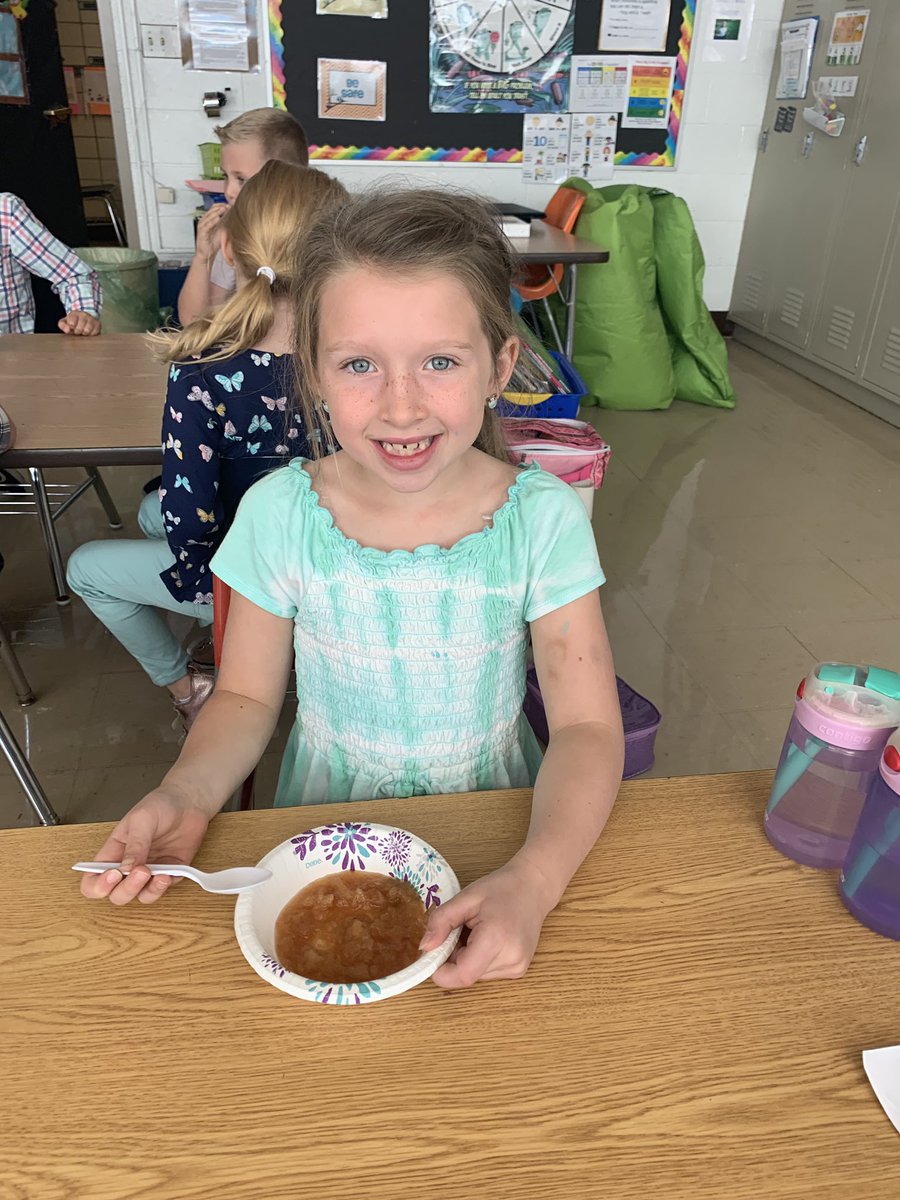 mrskostrabaOF's tweet image. We wrapped up a fun week of apple investigations in science by discussing ways that matter can change forms as we turned our apples into applesauce!🍎😋🍏#applescience #studentengagement #handsonlearning #realworldconnections