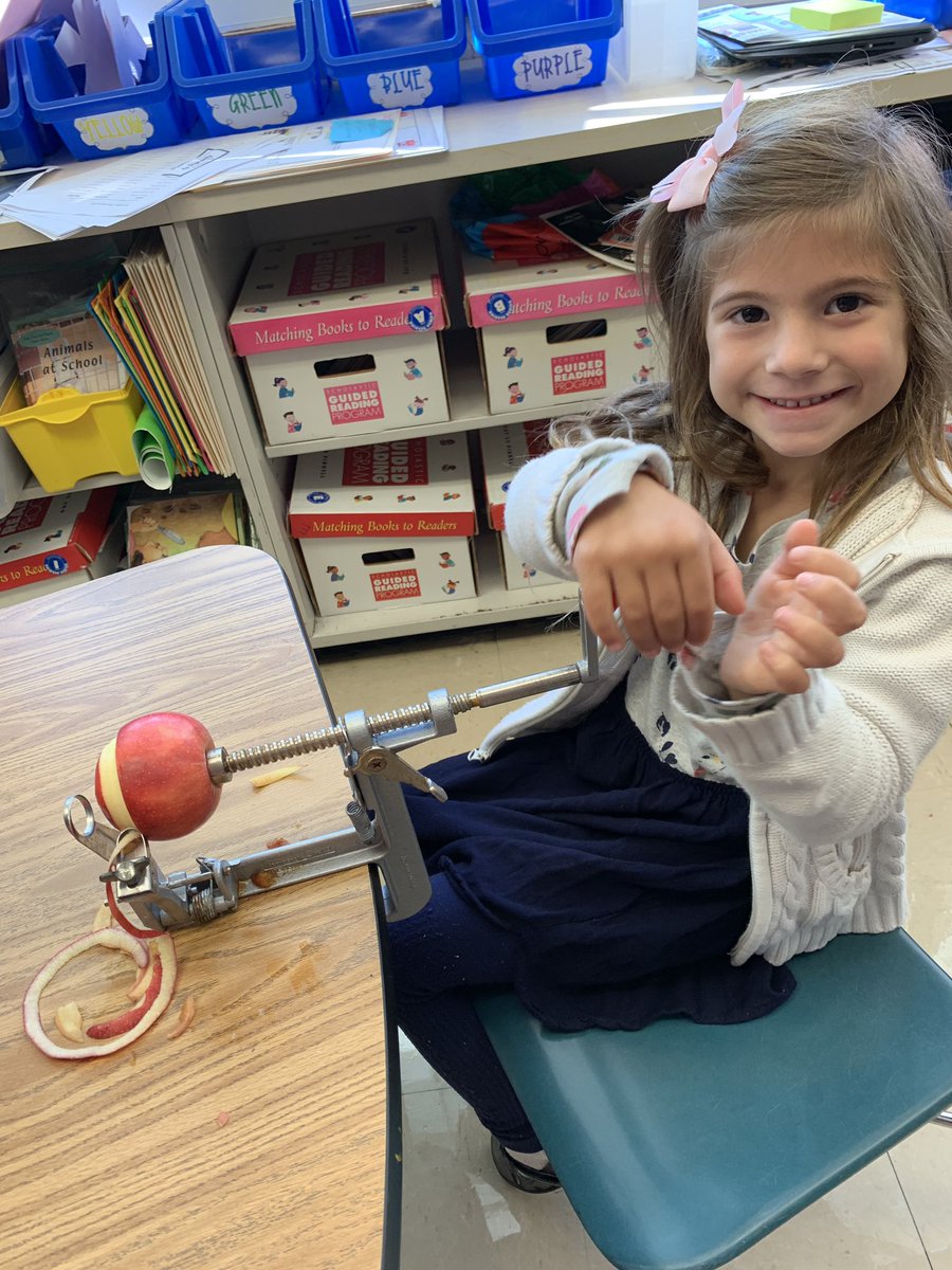 mrskostrabaOF's tweet image. We wrapped up a fun week of apple investigations in science by discussing ways that matter can change forms as we turned our apples into applesauce!🍎😋🍏#applescience #studentengagement #handsonlearning #realworldconnections