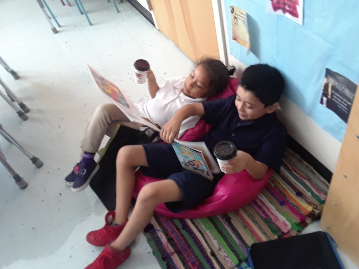 jossalfaro092's tweet photo. #ReadALatte Students enjoyed reading a book while drinking hot chocolate!๐ #independentreading https://t.co/l6vEiu4sWo