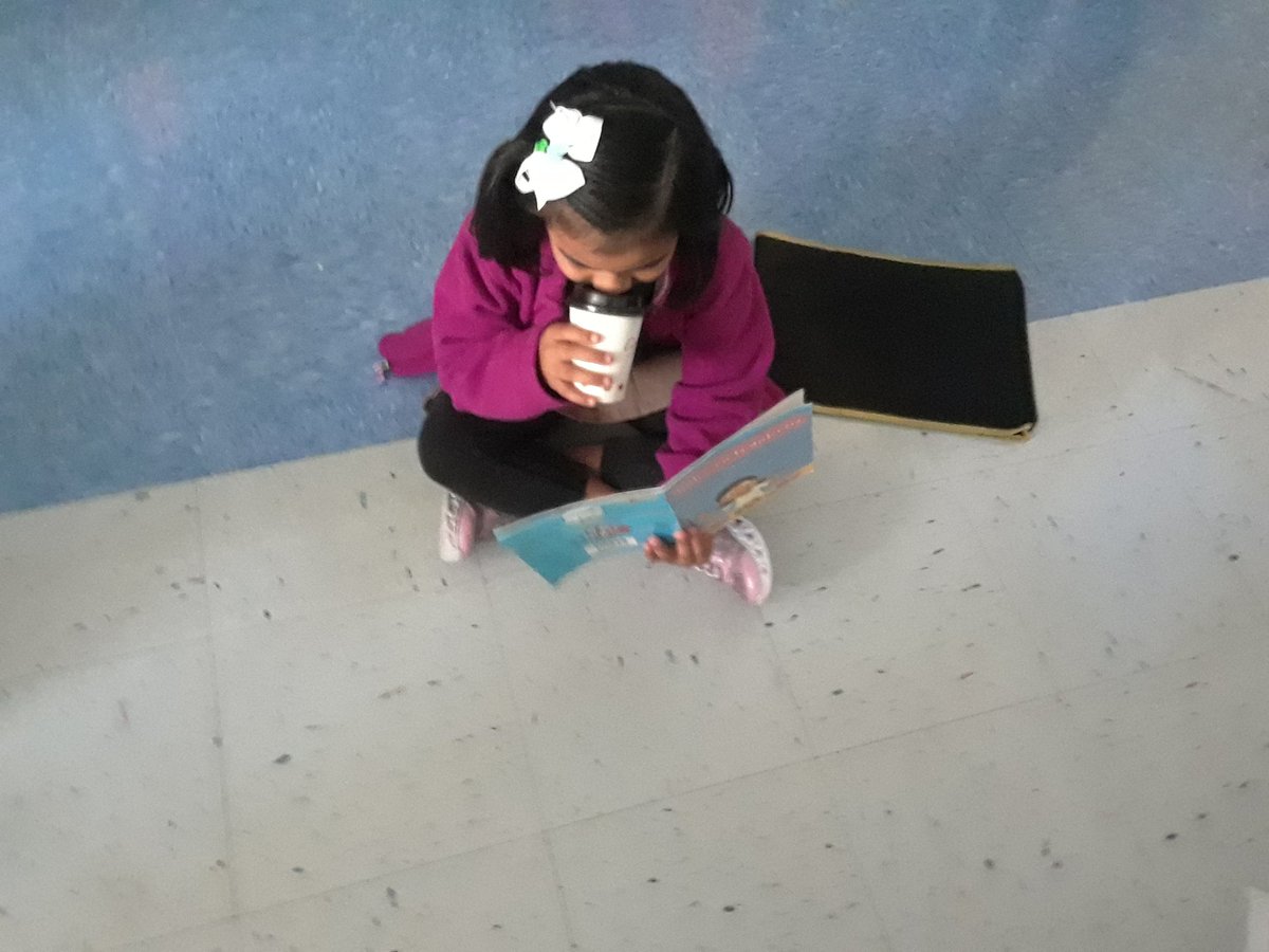 jossalfaro092's tweet photo. #ReadALatte Students enjoyed reading a book while drinking hot chocolate!๐ #independentreading https://t.co/l6vEiu4sWo