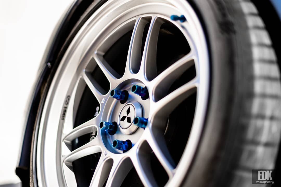 FlatOutGraphics's tweet image. Custom Mitsubishi logo'd Flat Out Graphics center caps! Want us to make you a set? 

They're available at flatoutgfx.com