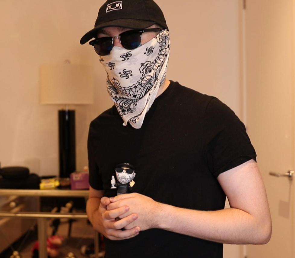 Memeulous's tweet image. me and my son

RT and follow @youtooz to win one of these figures of a very tall and handsome man that drops October 4