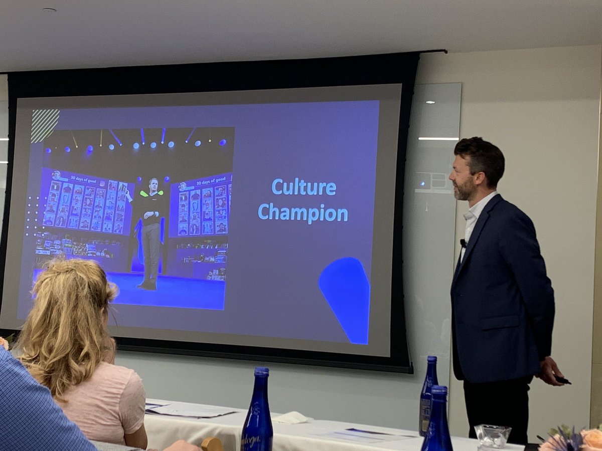 leafar's tweet photo. #RaganExecComms amazing social story of the first ceo on @BrunswickGroup connected leaders and the 3 communications hats he wears : Doug McMillon @WallmartWalmart https://t.co/iLNnmmse19