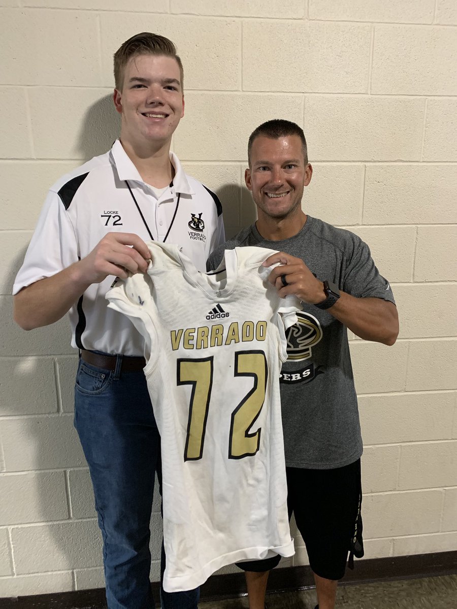 Thank you Garrett Locke for your appreciation! Good luck tonight Verrado Football #VHSfootball #1Verrado #Viperwatch