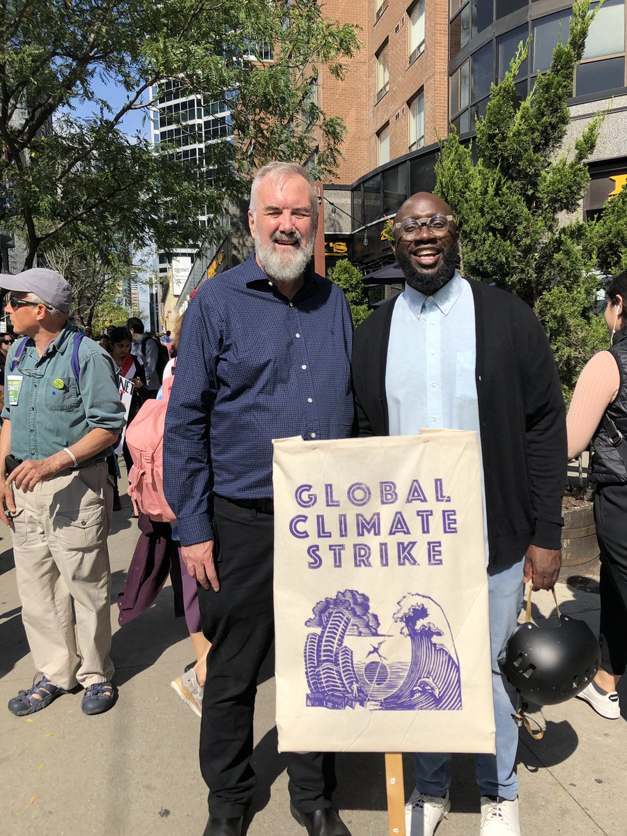 JackLaytonChair's tweet photo. Huge Climate Strike so heartening @notforyouzine @PaulTaylorNDP  Paul Amelia Tara Ryan William #climatestrikecanada #climatestriketoronto #laytonchair #Jacklaytonchair #strongqueerpresence https://t.co/xqAsc48riA