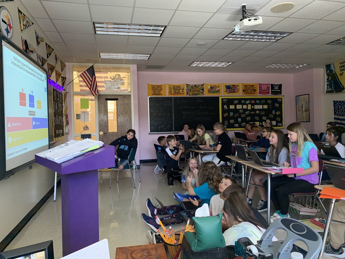 MrBarbanoBWSD's tweet photo. 7th World History spent our Friday reviewing with @GetKahoot ❗️🎮💡#ISpySmilingFaces #ssedu https://t.co/RLxkA1DtAs