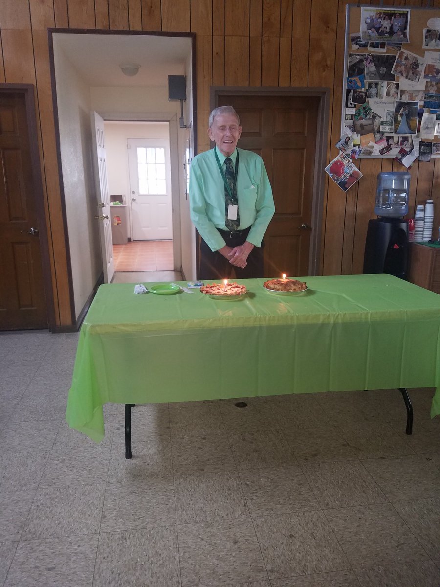 CommercialLbr's tweet photo. Happy 86th birthday Jim and also your 59 years of providing your expert sales abilities to our company! #teamclcandppi #employeesareournumberoneasset https://t.co/JYqFhrhOTi