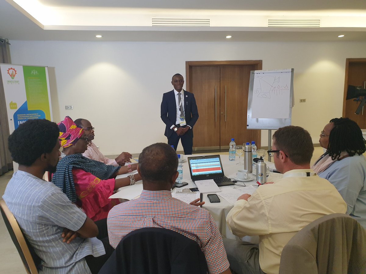 Strategie2020's tweet photo. Ils étaient 10, ils ne sont plus que 5. Demain sera le Pitch de toute une vie pour Cephas, Israël, Joël, Jethro et Rosine. Qui seront les 2 lauréats qui intégreront l'initiative #Africa4Future? Bonne chance à vous.#InnoStart19 #GRNR @Strategie2020 https://t.co/ZznG4wtTdd