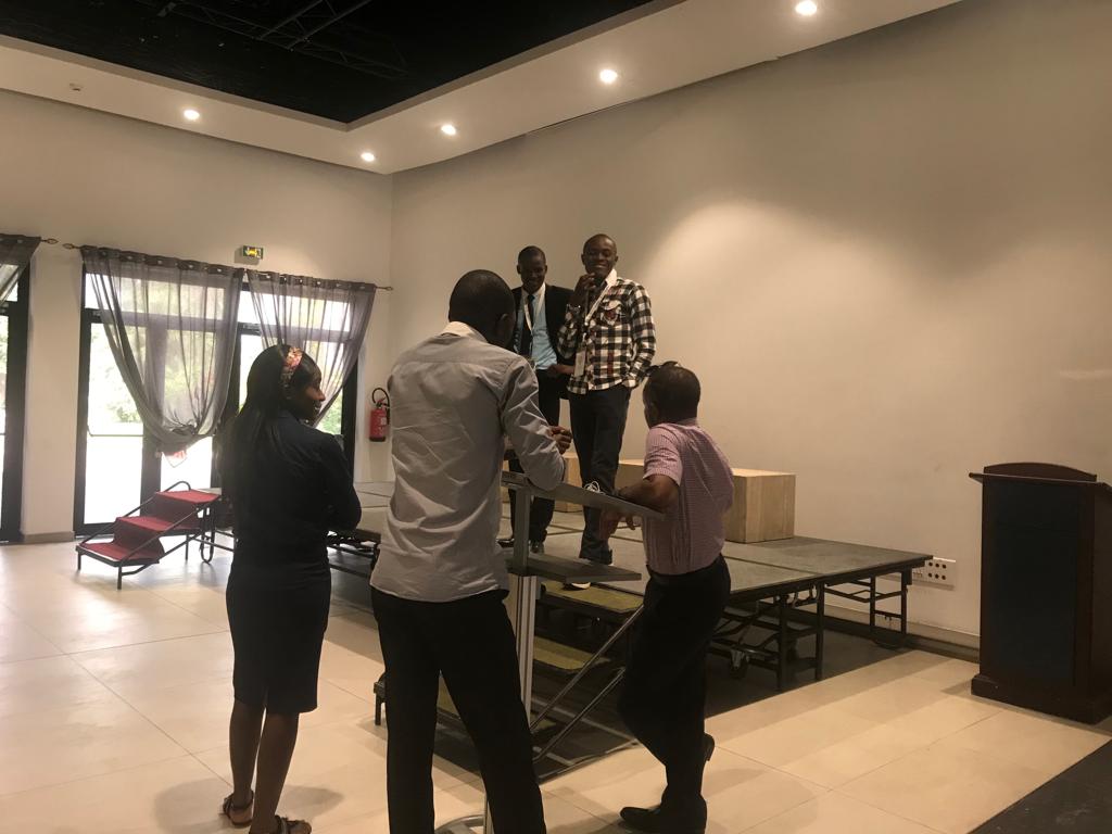 Strategie2020's tweet photo. Ils étaient 10, ils ne sont plus que 5. Demain sera le Pitch de toute une vie pour Cephas, Israël, Joël, Jethro et Rosine. Qui seront les 2 lauréats qui intégreront l'initiative #Africa4Future? Bonne chance à vous.#InnoStart19 #GRNR @Strategie2020 https://t.co/ZznG4wtTdd