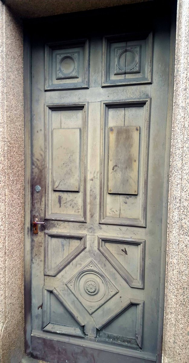 brownsresto's tweet photo. It's been an absolute pleasure to work on these stunning solid oak doors at the old Martins / Natwest bank in Padiham. 👌
#restoration #padiham #lancashire https://t.co/5tRAZvJKXi https://t.co/QgmNUM2FIA